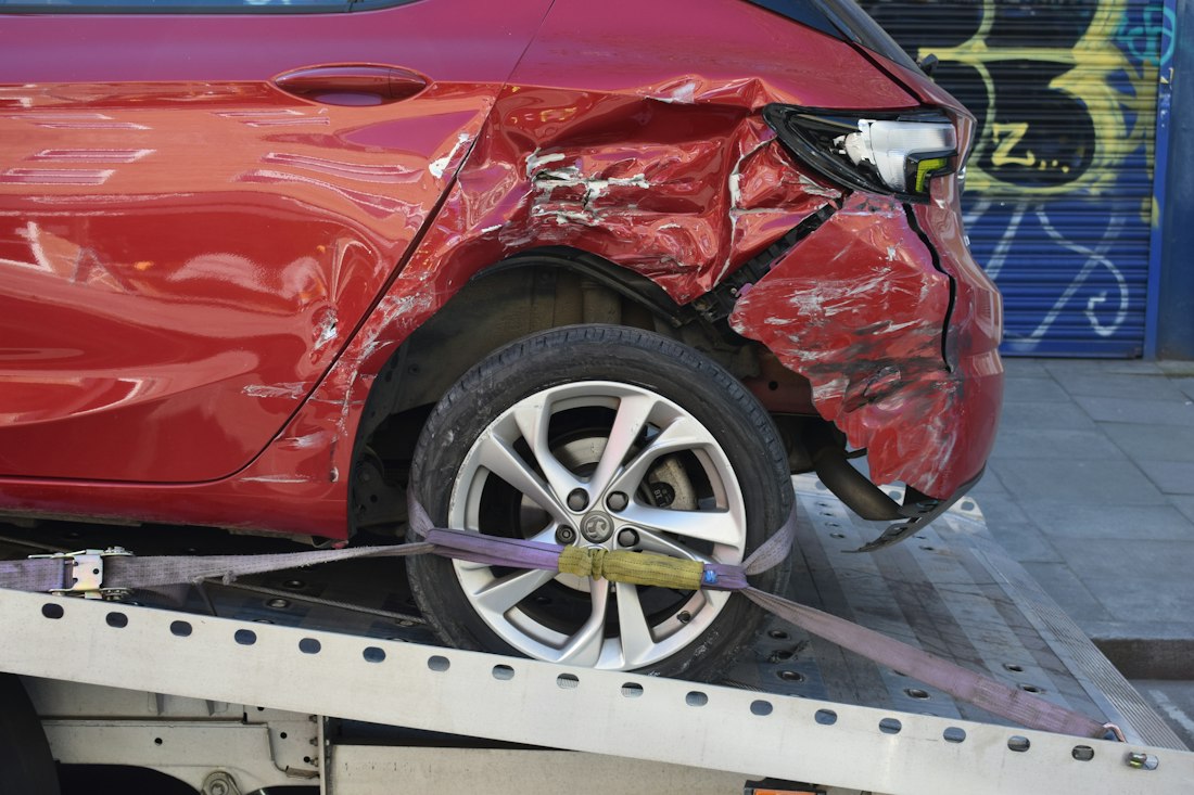 Auto incidentata su un carro attrezzi